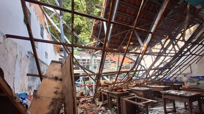 SDN Kebayoran Lama Rusak 2 Tahun, Siswa Belajar di Musala dan Lapangan SDN Kebayoran Lama Rusak 2 Tahun, Siswa Belajar di Musala dan Lapangan