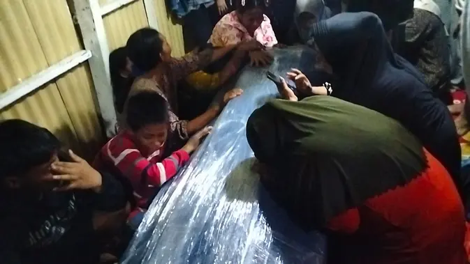 Perjalanan Siti Fatimah Korban KMP Mutiara Sentosa Berakhir di Makassar Perjalanan Siti Fatimah Korban KMP Mutiara Sentosa Berakhir di Makassar