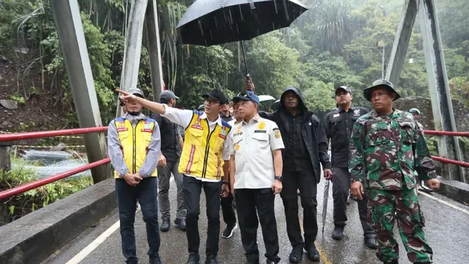 Pemerintah Perkuat Jembatan Enang-Enang Demi Keselamatan Warga Pemerintah Perkuat Jembatan Enang-Enang Demi Keselamatan Warga