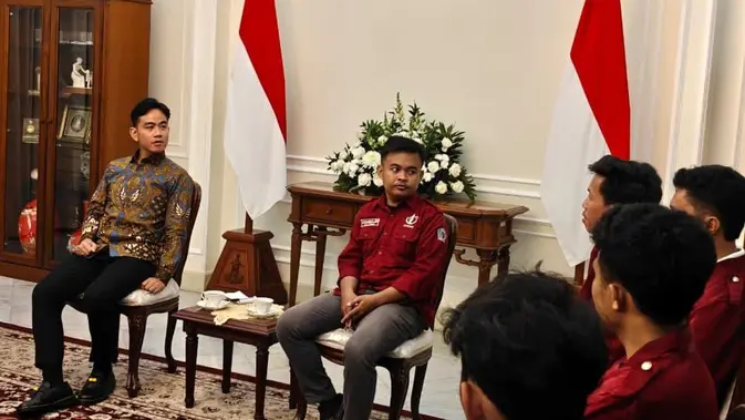 Cerita Mahasiswa Tentang Pertemuan dengan Wapres Gibran Cerita Mahasiswa Tentang Pertemuan dengan Wapres Gibran