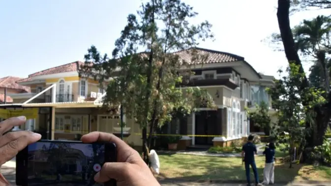 Viral Foto Keluarga Jampidsus di Rumah Sentul, Begini Tanggapan Polisi Viral Foto Keluarga Jampidsus di Rumah Sentul, Begini Tanggapan Polisi