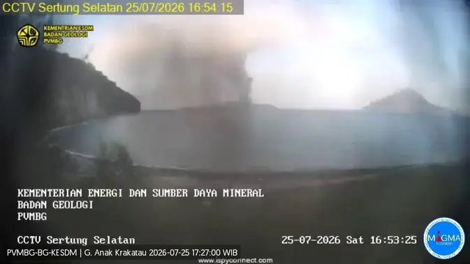 Anak Krakatau Sejam Erupsi Dua Kali, Semburkan Abu Setinggi 457 Meter Anak Krakatau Sejam Erupsi Dua Kali, Semburkan Abu Setinggi 457 Meter
