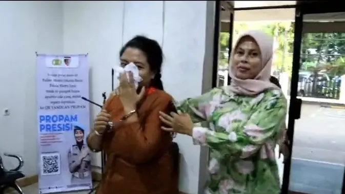 ART Kuras ATM Majikan Rp 450 Juta, Dibelikan Mobil hingga Perhiasan ART Kuras ATM Majikan Rp 450 Juta, Dibelikan Mobil hingga Perhiasan