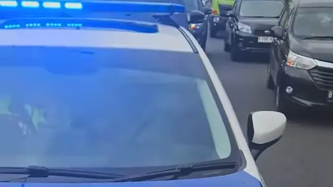 Viral Pengemudi Wanita Marahi Patwal RI 21, Polisi Turun Tangan Viral Pengemudi Wanita Marahi Patwal RI 21, Polisi Turun Tangan