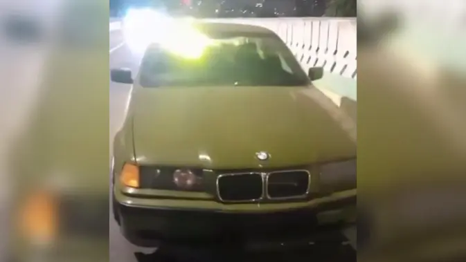 BMW Hijau Tanpa Pelat Nomor Bikin Heboh di JLNT Antasari BMW Hijau Tanpa Pelat Nomor Bikin Heboh di JLNT Antasari