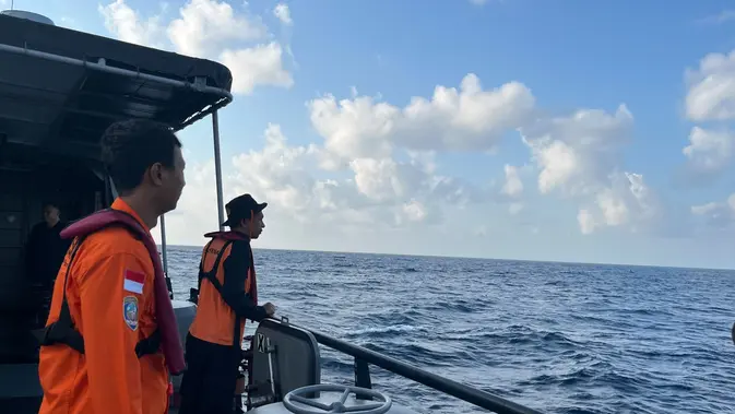 KM Nurul Salsa Terbalik di Selayar, 1 Orang Tewas dan 24 Hilang KM Nurul Salsa Terbalik di Selayar, 1 Orang Tewas dan 24 Hilang