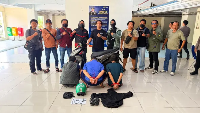 Asyik Pesta di Vila, Pelaku Curanmor Berkedok Ojol Ditangkap Asyik Pesta di Vila, Pelaku Curanmor Berkedok Ojol Ditangkap