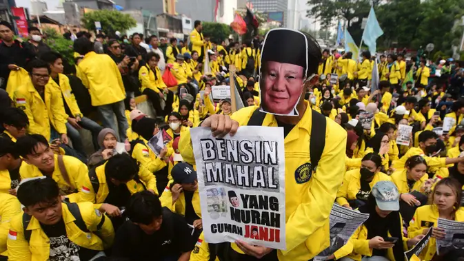 Sempat Bentrok, Demo BEM UI dan KM IPB Suarakan 5 Tuntutan Sempat Bentrok, Demo BEM UI dan KM IPB Suarakan 5 Tuntutan