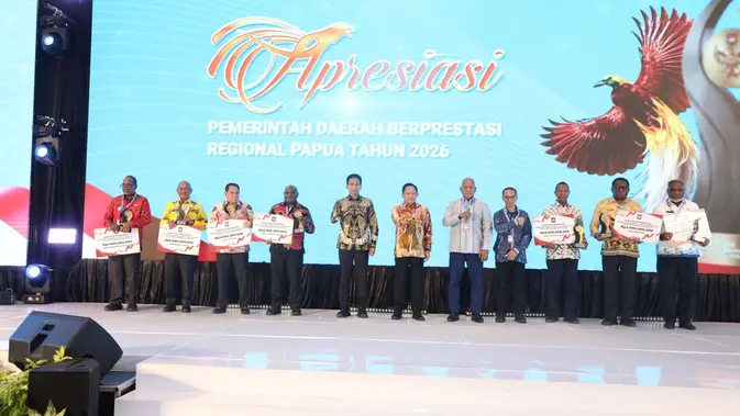 Kemendagri Beri Penghargaan Daerah Berprestasi Regional Papua Kemendagri Beri Penghargaan Daerah Berprestasi Regional Papua