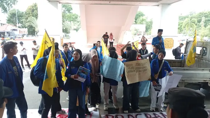 Buntut Panjang Kasus Eksploitasi Pelajar di Pawai MBG Batam Buntut Panjang Kasus Eksploitasi Pelajar di Pawai MBG Batam