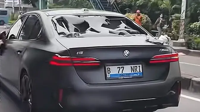 Viral BMW Listrik Dirusak Massa di Jakarta Barat, Ini Faktanya Viral BMW Listrik Dirusak Massa di Jakarta Barat, Ini Faktanya