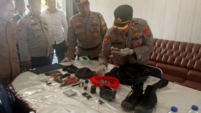 Ledakan di MAN 3 Padang, Pelaku Belajar Rakit Bom 4 Bulan Terakhir Ledakan di MAN 3 Padang, Pelaku Belajar Rakit Bom 4 Bulan Terakhir