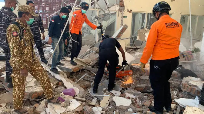 Gempa Susulan Masih Guncang NTT Gempa Susulan Masih Guncang NTT