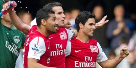 Andre Santos Tak Yakin Van Persie Bertahan Andre Santos Tak Yakin Van Persie Bertahan