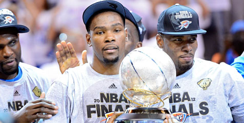 Benamkan Spurs, Thunder Melaju ke Final NBA Benamkan Spurs, Thunder Melaju ke Final NBA