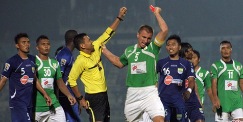 Salah Beri Kartu Merah, Wasit Yandri Minta Maaf Salah Beri Kartu Merah, Wasit Yandri Minta Maaf