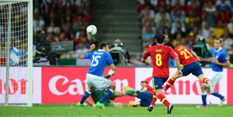 HT Review: Satu Tangan Spanyol di Trofi Euro 2012 HT Review: Satu Tangan Spanyol di Trofi Euro 2012