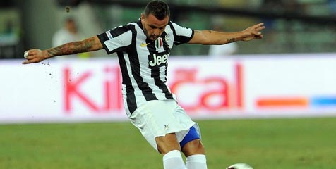Juventus Keluhkan Rumput Stadion San Nicola Juventus Keluhkan Rumput Stadion San Nicola