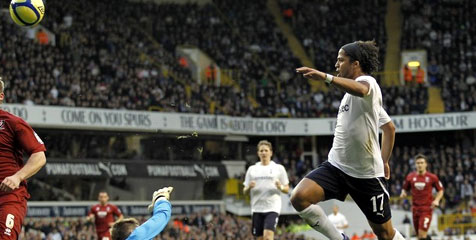 AVB Marah Atas Pernyataan Dos Santos