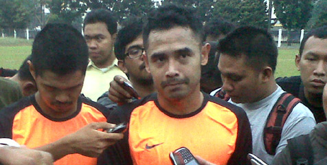 Popon dan Firman Terancam Sanksi Manajemen SFC Popon dan Firman Terancam Sanksi Manajemen SFC