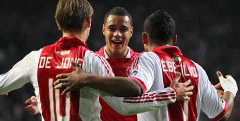 Ajax Tawarkan Van Der Wiel ke Newcastle Ajax Tawarkan Van Der Wiel ke Newcastle