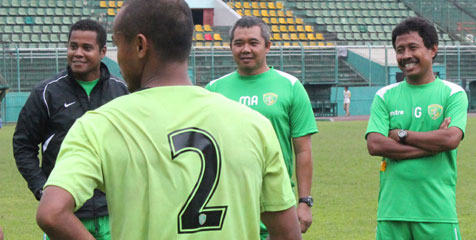 Ibnu Grahan Siap Latih Persebaya Jika Gede Jadi CEO Ibnu Grahan Siap Latih Persebaya Jika Gede Jadi CEO
