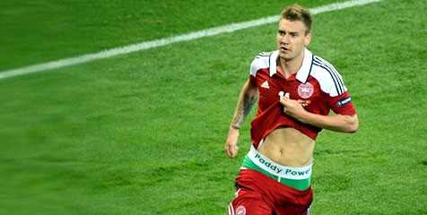 Banding Skorsing 'Celana Dalam' Bendtner Ditolak Banding Skorsing 'Celana Dalam' Bendtner Ditolak