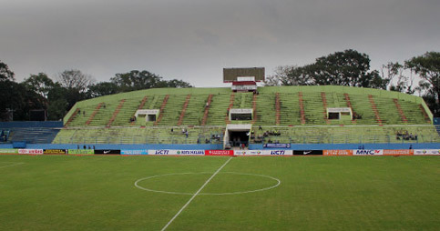 Mati Lampu Warnai Laga AFC Cup di Malang Mati Lampu Warnai Laga AFC Cup di Malang