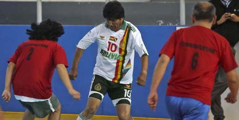 Evo Morales, Presiden Yang Gila Bola Evo Morales, Presiden Yang Gila Bola