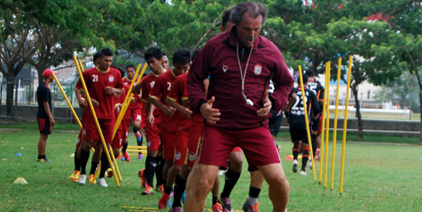 Petar Segrt Masih Kecewa Kondisi Lapangan Karebosi Petar Segrt Masih Kecewa Kondisi Lapangan Karebosi