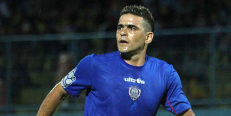 Piala Gubernur Jatim: Arema Hajar PSBK Blitar Piala Gubernur Jatim: Arema Hajar PSBK Blitar