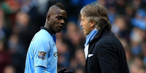 'Karena Sheikh Mansour, Balotelli Akan Bertahan' 'Karena Sheikh Mansour, Balotelli Akan Bertahan'