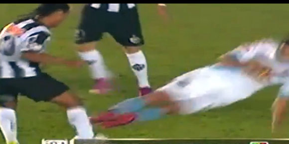Video: Karir Ronaldinho Hampir Berakhir Prematur Video: Karir Ronaldinho Hampir Berakhir Prematur