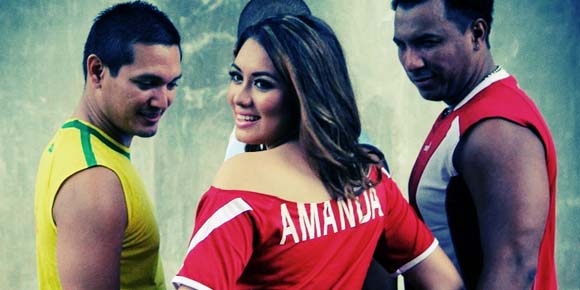Honey of The Day: Pesona Aduhai Amanda Gonzales Honey of The Day: Pesona Aduhai Amanda Gonzales