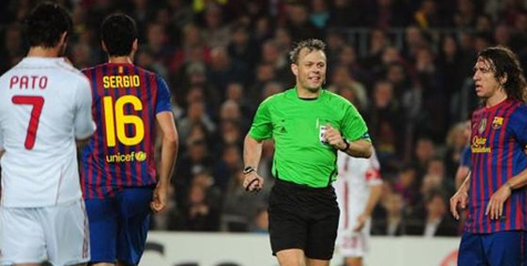 Kuipers Pimpin Laga Barca-PSG Kuipers Pimpin Laga Barca-PSG