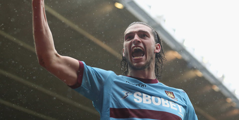 Carroll Tertarik Bertahan di West Ham Carroll Tertarik Bertahan di West Ham