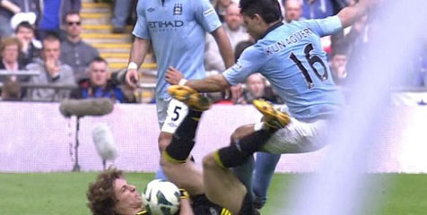 Aguero Akhirnya Meminta Maaf Pada David Luiz Aguero Akhirnya Meminta Maaf Pada David Luiz