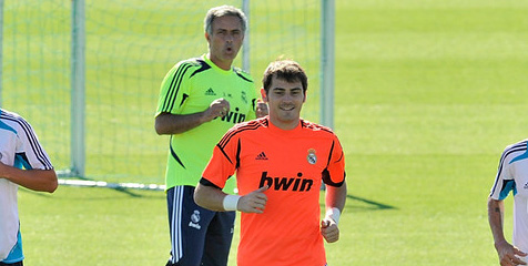 Casillas, Satu-satunya Ganjalan Mou Bertahan? Casillas, Satu-satunya Ganjalan Mou Bertahan?