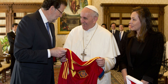 Messi Kirim Jersey Untuk Paus Fransiskus 1 Messi Kirim Jersey Untuk Paus Fransiskus 1