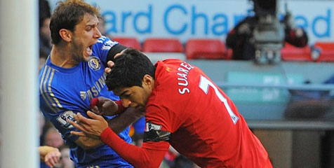 Gigit Ivanovic, Suarez Minta Maaf Gigit Ivanovic, Suarez Minta Maaf