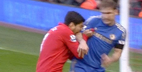 Adidas Juga Ikut Peringatkan Suarez Adidas Juga Ikut Peringatkan Suarez