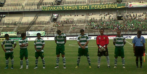 Persebaya Beri Penghormatan Pada Lucky Acub Zaenal Persebaya Beri Penghormatan Pada Lucky Acub Zaenal