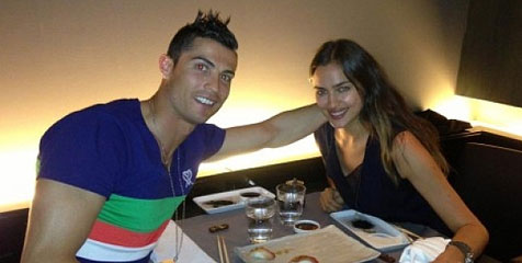 Ronaldo Pajang Foto Bareng Pacar, Bantah Isu Selingkuh Ronaldo Pajang Foto Bareng Pacar, Bantah Isu Selingkuh