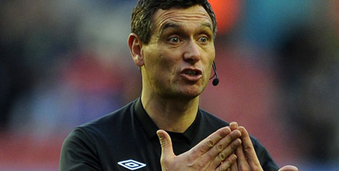 Terpilih Sebagai Wasit Final Piala FA, Marriner Menangis Terpilih Sebagai Wasit Final Piala FA, Marriner Menangis
