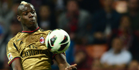 Balotelli Dapat Perlakuan Rasis Dari Fans Roma Balotelli Dapat Perlakuan Rasis Dari Fans Roma
