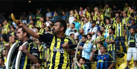 Suporter Fenerbahce Tewas di Derby Istanbul Suporter Fenerbahce Tewas di Derby Istanbul