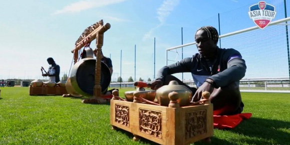 Persiapan ke Indonesia, Arsenal Belajar Bermain Gamelan Persiapan ke Indonesia, Arsenal Belajar Bermain Gamelan