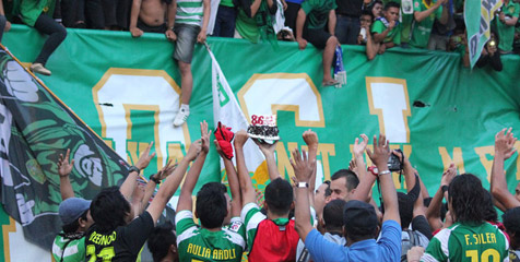Bonek dan Persebaya Sambut HUT 86 Dengan Pesta Sederhana Bonek dan Persebaya Sambut HUT 86 Dengan Pesta Sederhana