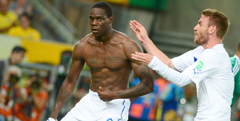 Balotelli Persembahkan Golnya Untuk Rapper Kanada Balotelli Persembahkan Golnya Untuk Rapper Kanada