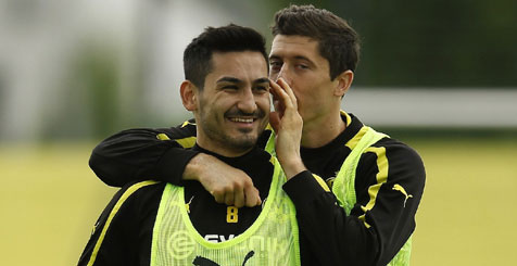 Gundogan Pede Lewandowski Bertahan di Dortmund Gundogan Pede Lewandowski Bertahan di Dortmund